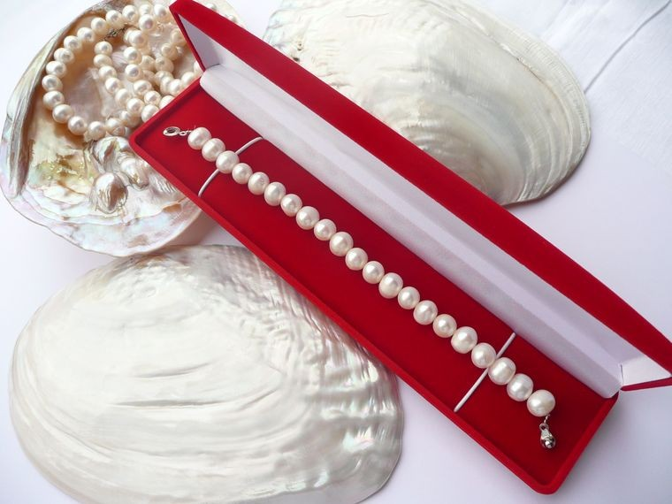 Náramek z mořských perel bílý 21 cm