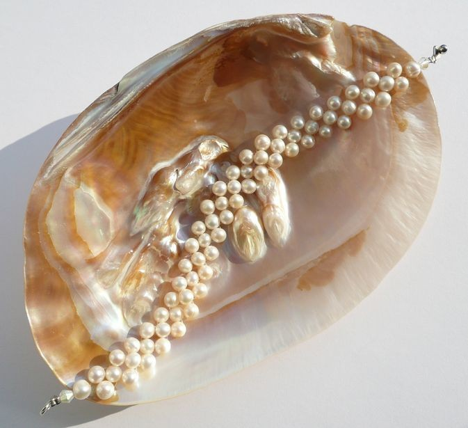 Náramek z mořských perel bílý třířadý 19 cm